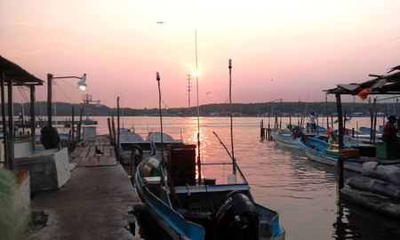 Amanecer en Barra de San Pedro, Tabasco. R. Lara