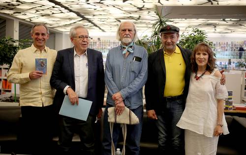 El sociólogo (en la imagen, en medio) presentó el libro Exceso de muerte: De la peste en Atenas a la covid-19, con la presencia de Hugo López-Gatell, Jorge Alcocer y Óscar de la Borbolla, moderados por Verónica Ortiz.