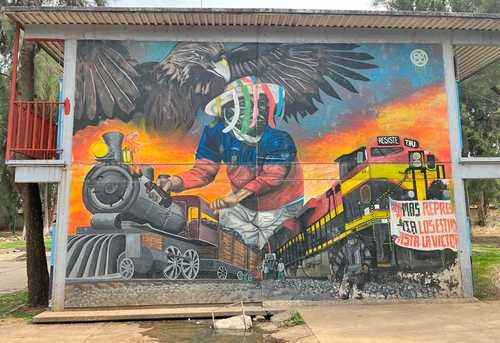  En los murales de la Normal Vasco de Quiroga, en Michoacán, se da cuenta de la combatividad y el compromiso social que caracterizan a estas instituciones. Foto Luis Hernández Navarro