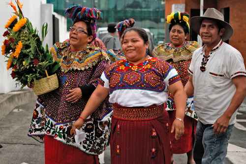 BIENVENIDA EN GUATEMALA. Tras siete años de estar encarcelada en Tamaulipas acusada de secuestro y con un proceso viciado, tras su liberación Juana Alonzo fue recibida por familiares.