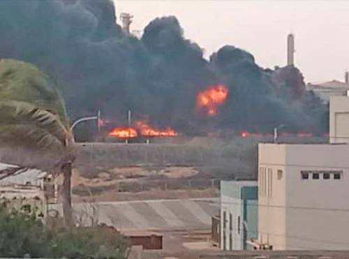 El Ministerio de Petróleo de Venezuela in-formó ayer de un fuerte incendio en la refine-ría de Cardón, estado de Falcón, que ya fue 