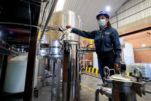 Aspecto de la planta productora de biodiésel ubicada en la Central de Abasto de la Ciudad de México, el cual se elabora con residuos de aceite comestible.