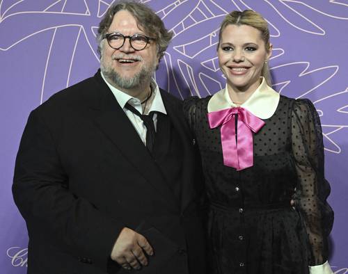 El director mexicano Guillermo del Toro y su pareja Kim Morgan en la 75 edición del Festival de Cine de Cannes.