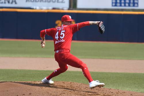 Los abridores de Diablos Rojos del México han sufrido en las salidas recientes. Para apoyar en el montículo contrataron como refuerzo al estadunidense David Huff, quien mañana hará su sexta apertura de la temporada ante Sultanes de Monterrey. “Aquí les gusta el batazo largo y cada uno de los que están en el line up puede volarse la barda, debes tener mucho cuidado con todos, porque cualquiera puede hacer mucho daño”, dijo el serpentinero con experiencia en Grandes Ligas. En cinco apariciones, acumula 28.1 entradas, 28 hits, 16 carreras, un jonrón y 18 ponches.