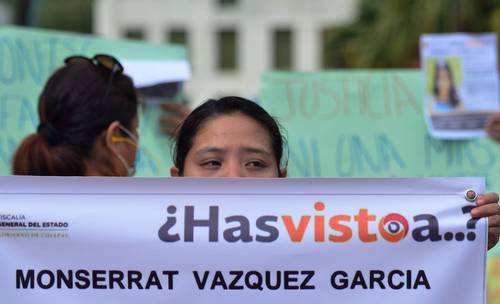 Por la falta de resultados de las autoridades en las investigaciones de la violación y asesinato de Valeria Estefany Alegría y la desaparición de Monserrat Vázquez, estudiante de la Universidad Autónoma de Chiapas, ayer unas 200 personas se manifestaron en la ciudad fronteriza de Tapachula, Chiapas.