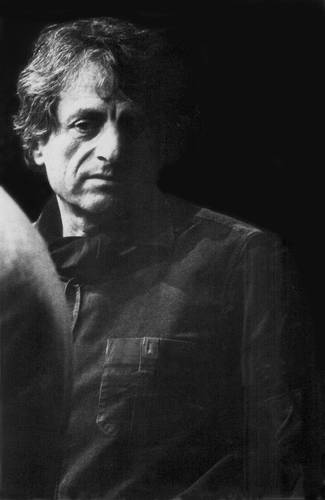 Iannis Xenakis –en una fotografía de 1975– abrazó su peculiar estilo de entender la composición orquestal gracias a su mentor Olivier Messiaen.
