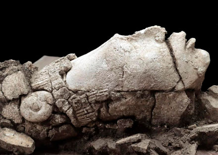Descubren en Palenque cabeza de estuco con más de 1,300 años de antigüedad