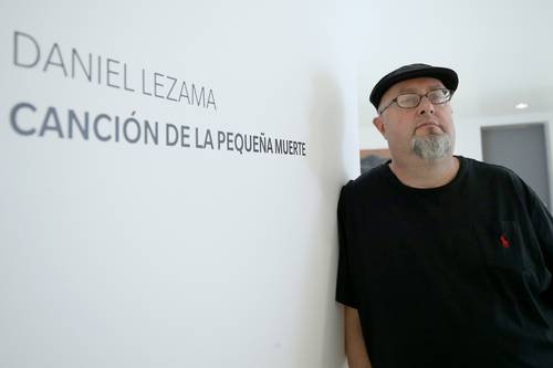 En mis obras se expone el “proceso espiritual que me lleva a ser la persona que soy. La manera en que trato de ver la mexicanidad y mi presencia aquí”, señala el pintor Daniel Lezama.