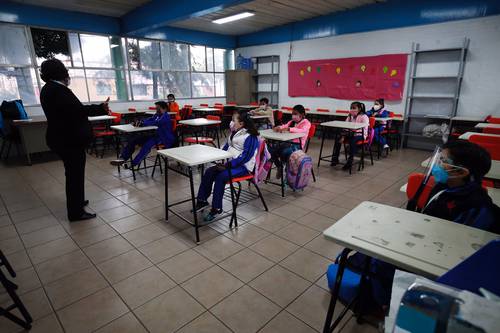 Clases presenciales en la primaria Carlos Pellicer, ubicada en la alcaldía Coyoacán de la Ciudad de México, en agosto de 2021.