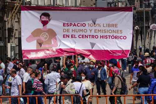 En el primer cuadro de la ciudad las autoridades han reforzado la campaña para mantener esa zona sin fumadores, aunque a algunos no les agrade la medida.