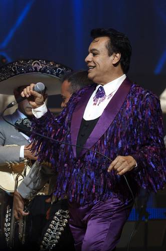 El Divo de Juárez durante un concierto en Los Ángeles, California en 2014.