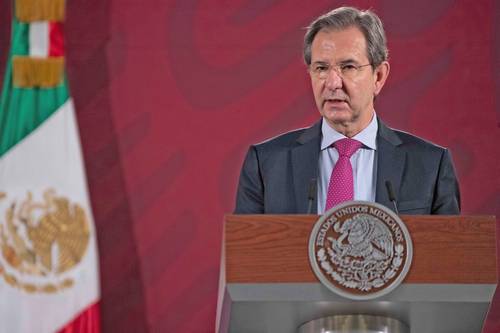El embajador de México en EU, Esteban Moctezuma, realiza una visita de trabajo en San Diego para, entre otras actividades, dialogar con el personal del consulado general.