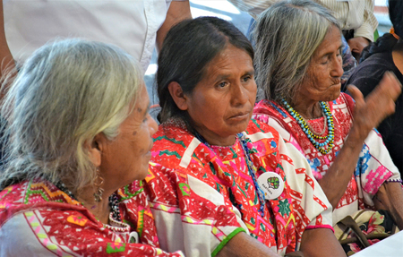 Parteras indígenas mixtecas de Metlatónoc, en un curso de capacitación. Montaña de Guerrero.  José Antonio Tascón