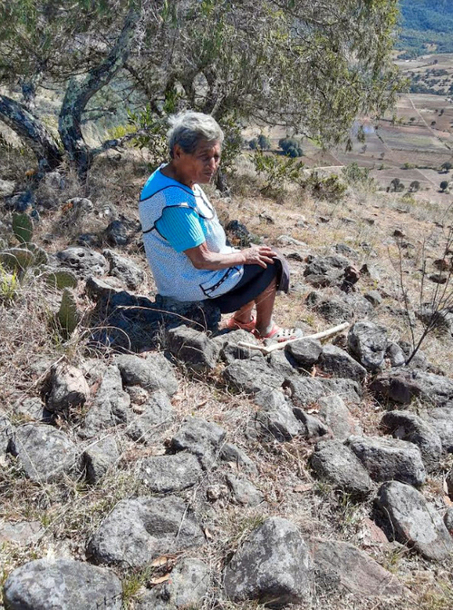 María García, partera.