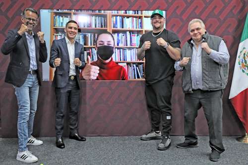 Al detallar el entrenamiento masivo de box que se hará hoy, estuvieron con la mandataria los boxeadores Andy Ruiz y Oscar Valdez.