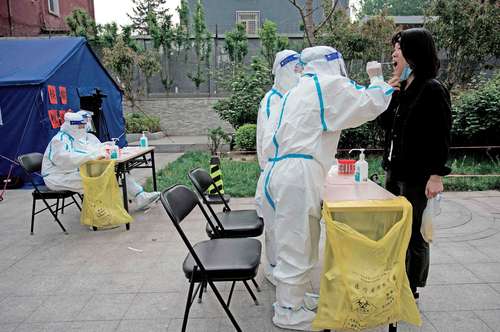 Muestra para detectar coronavirus en abril pasado durante la estrategia “cero covid”, en Pekín.