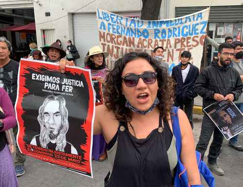 Familiares y amigos de Fernando Rodríguez protestaron en la FGJ porque el joven está en el Reclusorio Norte por falsa acusación de tocar a una mujer en el Metro.