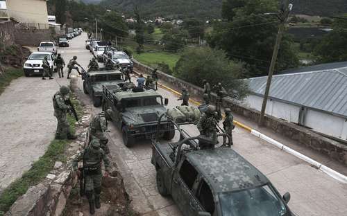 Una caravana castrense arribó a Cerocahui para apoyar en los operativos realizados en la zona serrana.