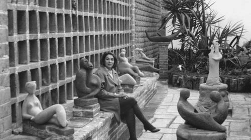 Geles Cabrera captada en el Museo Escultórico, ubicado en su casa de la Ciudad de México, en los años 60. Foto cortesía de Americas Society