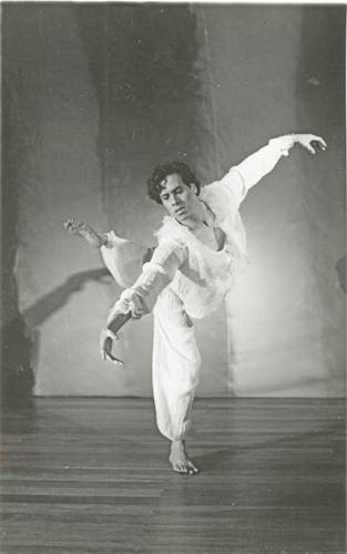 La última función de Dicoplus se presenta hoy en el Salón de Danza UNAM. En la imagen, el bailarín y coreógrafo ecuatoriano Arturo Garrido.
