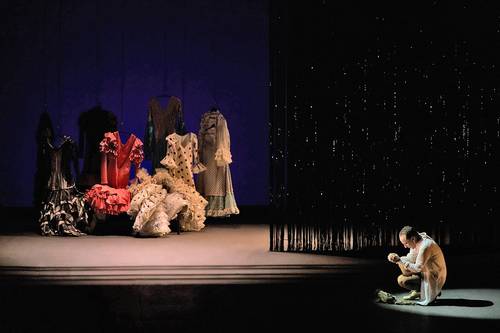 La coreografía del artista español es un vibrante homenaje a la danza española y al flamenco. Se presenta este domingo en el Teatro de la Ciudad.