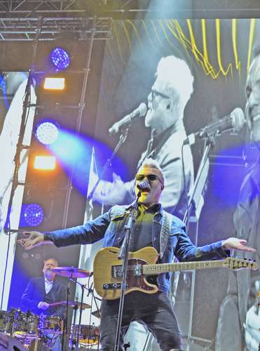 La banda argentina presentó su más sreciente material Viva Pericos!