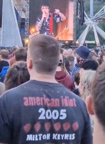Billie Joe Armstrong señaló su intención frente a una multitud durante dos presentaciones en Londres.