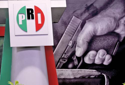 Imagen mostrada el martes en la conferencia del dirigente nacional del PRI, Alejandro Moreno, donde anunció que presentará una iniciativa de reforma a la Ley de Armas para que la población pueda defenderse de la delincuencia.