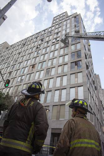u Pánico entre habitantes del inmueble y peatones causó la conflagración cercana al Barrio Chino.