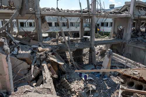 Instalaciones de la Universidad Pedagógica de Járkov destruidas por un misil ruso, donde murió una persona de 40 años.