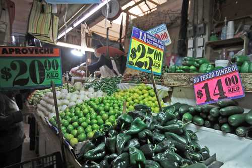 El alza en productos indispensables para el consumo de las familias presiona los precios.