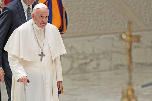 El papa Francisco, a su llegada a una reunión con miembros de la comunidad del Camino Neocatecumenal, en junio.