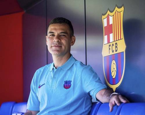 El michoacano firma por dos años.