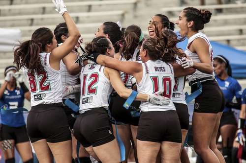 Las mexicanas celebran el título.