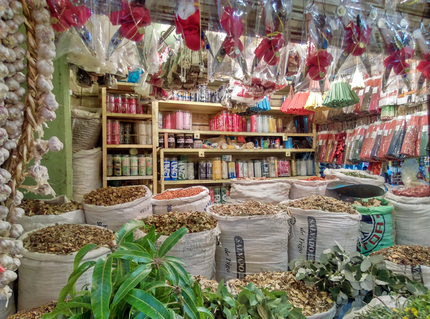 Puesto de plantas medicinales en el Mercado Sonora, CDMX, 2018.  Sol Cristians Niizawa