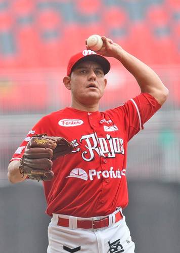 El lanzador de Diablos Rojos Arturo López ponchó a Adalberto Carrillo para alcanzar 676 chocolates en la LMB y subir al séptimo lugar en la historia de los escarlatas.
