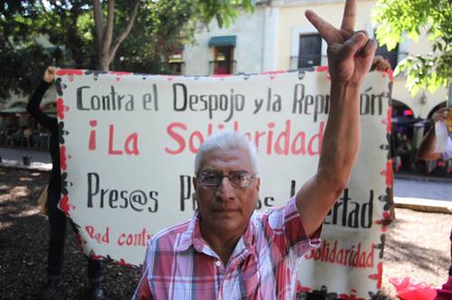 Álvaro Sebastián Ramírez, maestro de la sección 22 de la Coordinadora Nacional de Trabajadores de la Educación en Oaxaca, fue asesinado la tarde de ayer en el municipio de Santa Cruz Xoxocotlán. En la imagen, El Profe, en el zócalo de la ciudad de Oaxaca, tras ser liberado en julio de 2017 después de ser acusado de pertenecer al EPR.