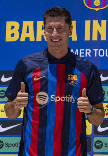 El Barça presentó al delantero polaco en Miami, donde el equipo se concentra para una gira por Estados Unidos.