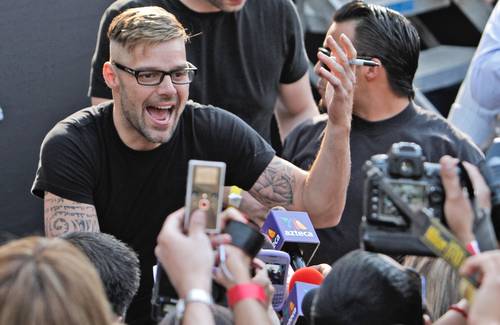 El superastro puertorriqueño señaló que no se pudo defender antes públicamente porque el proceso le exigía guardar silencio hasta hablar frente a un juez. En la imagen, durante la firma de autógrafos en la Ciudad de México el 5 de abril de 2011.