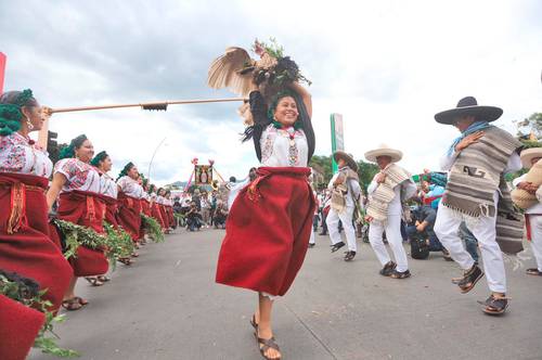 Los danzantes de la delegación del municipio de San Antonino Castillo Velasco participaron en la presentación de la Guelaguetza 2022. Bailaron el Segundo día de fandango y Jarabe del Valle, y mañana estarán en la edición vespertina de dicha festividad.