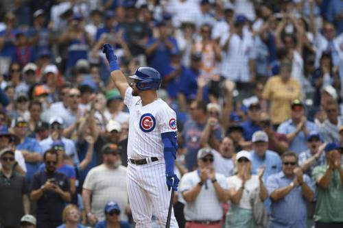 El venezolano recibió una emotiva ovación por parte de los fanáticos, quienes de pie aplaudieron al pelotero en lo que pudo ser su último partido en el Wrigley Field. Después, ya durante el juego ayudó a que los locales Cachorros de Chicago derrotaran 4-2 a los Piratas de Pittsburgh para hilvanar seis victorias, su racha más larga de la temporada. Contreras, integrante de la novena que ganó la Serie Mundial de 2016, puede convertirse en agente libre al terminar la temporada.