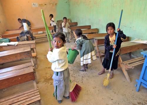 La pobreza e inseguridad alimentaria en países de América Latina y el Caribe podrían aumentar por la guerra en Ucrania, subraya la Cepal. La imagen, en una escuela primaria de Coicoyán de las Flores, uno de los municipios más pobres de Oaxaca.