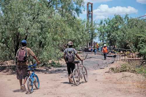 En una acción paralela al rescate de los obreros atrapados en la mina de carbón El Pinabete (en la imagen), en el municipio de Sabinas, Coahuila, la FGR abrió una pesquisa “por posibles delitos federales” ligados a las causas del desastre en esa veta.