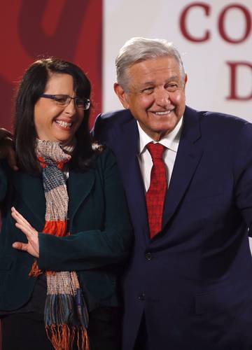 El presidente Andrés Manuel Lopez Obrador y la directora general del Conacyt, María Elena Álvarez-Buylla, ayer en la conferencia matutina en el salón Tesorería de Palacio Nacional.