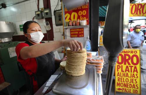 La tortilla y otros alimentos básicos están entre los productos que generan presiones sobre los precios, señala el Inegi.