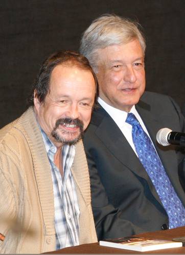 Jaime Avilés falleció en agosto de 2017. En la imagen, durante la presentación de un libro de Andrés Manuel López Obrador en 2012.