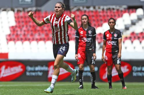 Alicia Cervantes marcó un doblete y abrió el camino para el triunfo 3-1 de las Chivas.