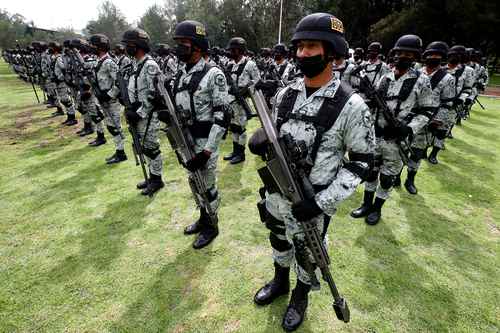 El comandante de la Guardia Nacional, general Luis Rodríguez Bucio, presentó ayer en el Campo Militar número 1 a los 500 elementos que integran la Fuerza Especial de Reacción e Intervención.