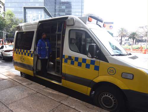 Operadores de una ambulancia de Vida Uno señalaron que unidades de la empresa ya fueron certificadas, con lo que garantizan un servicio seguro.
