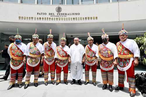 Voladores de Papantla, Veracruz, acudieron al Senado de la República, para reunirse con la Comision de Asuntos Indígenas.